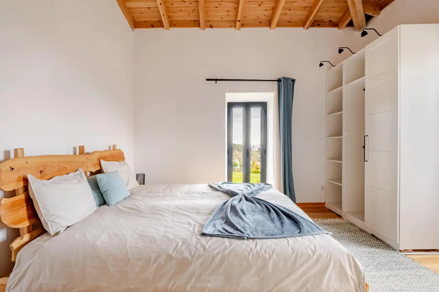 King-size bedroom