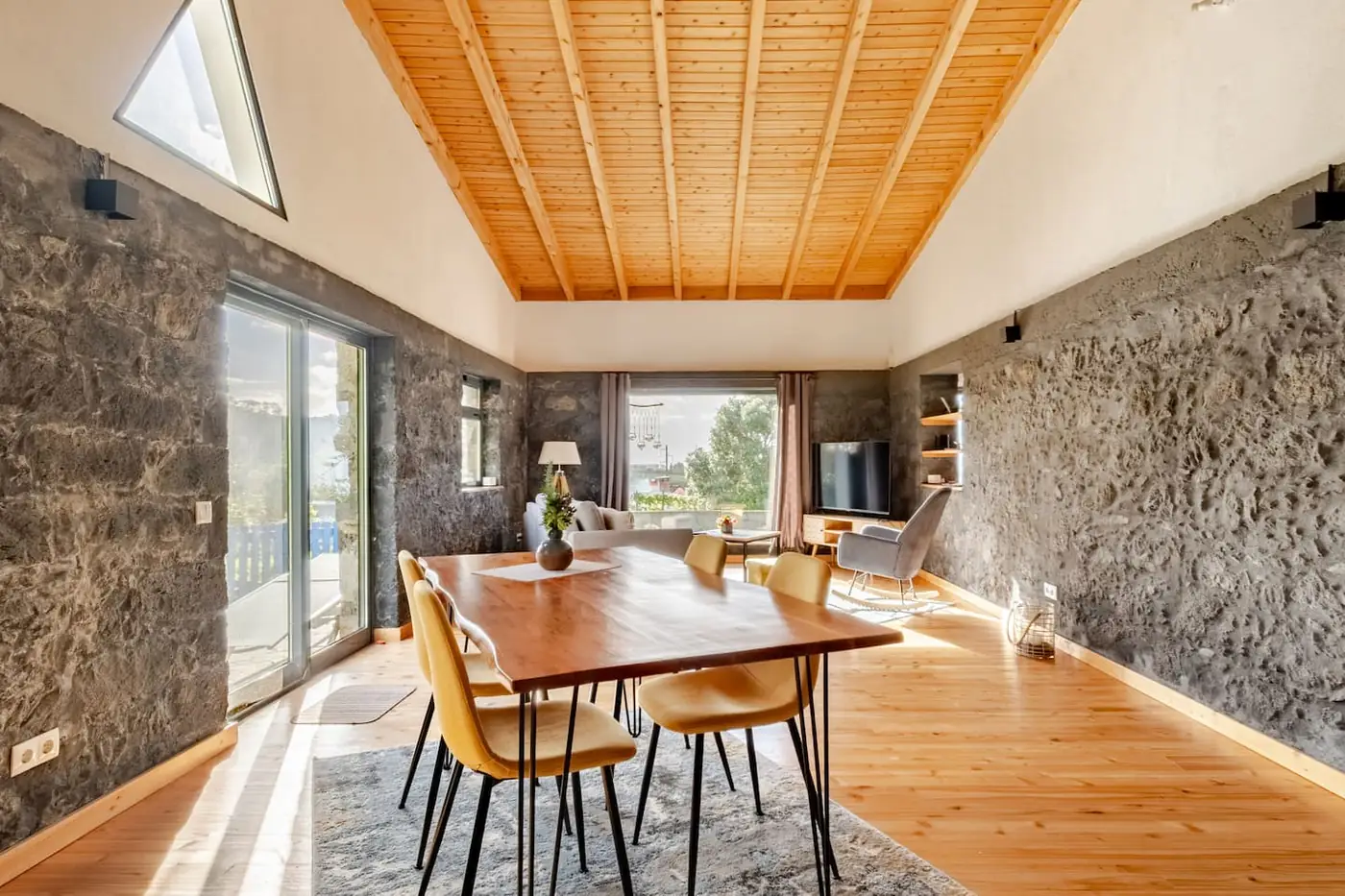 Living & dining 3
