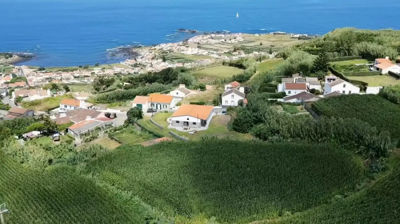 Die Küste von Mosteiros aus der Luft