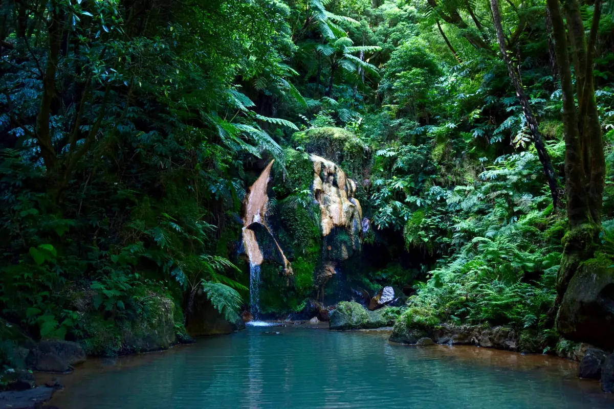 Wasserfall im Grünen